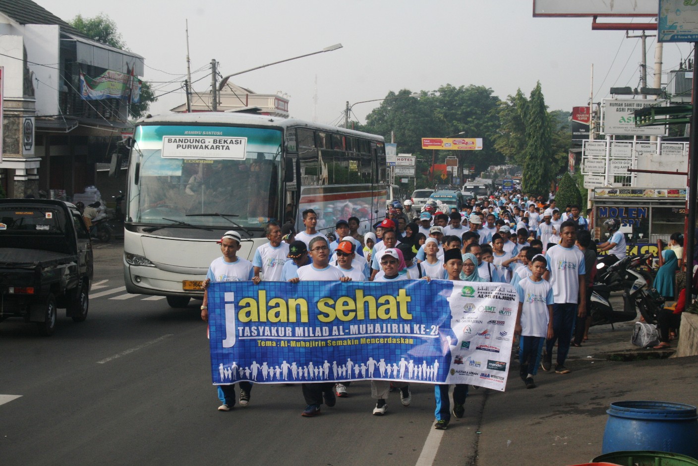 5000 Peserta Meriahkan Jalan Sehat Berhadiah Umroh Pondok Pesantren Al Muhajirin Purwakarta