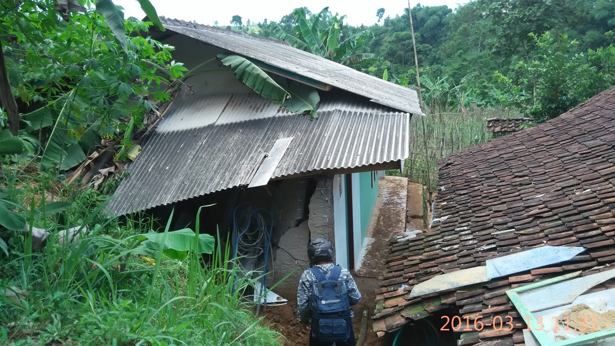 Rumah TKW di Sukabumi Tertimpa Longsor