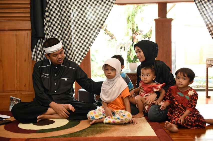 Usai Menasihati, Bupati Purwakarta Dedi Mulyadi Lantas Kasih Rp10 Juta untuk Ibu Penyiksa Anak Ini