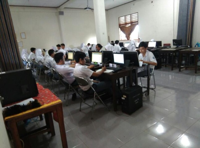 SMAN 1 Purwakarta Pantau Peserta UNBK Lewat CCTV