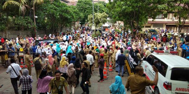 Diguncang Gempa Warga Depok Panik