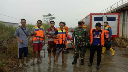 Tengah Mencari Ikan, Warga Cipeundeuy Hanyut di Sungai Cilamaya