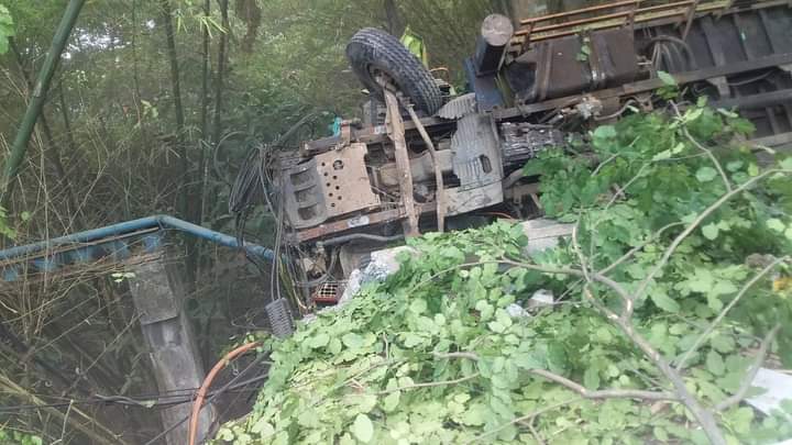 Truk Hino Terguling di Sulukuning, Seorang Mekanik Meninggal Dunia