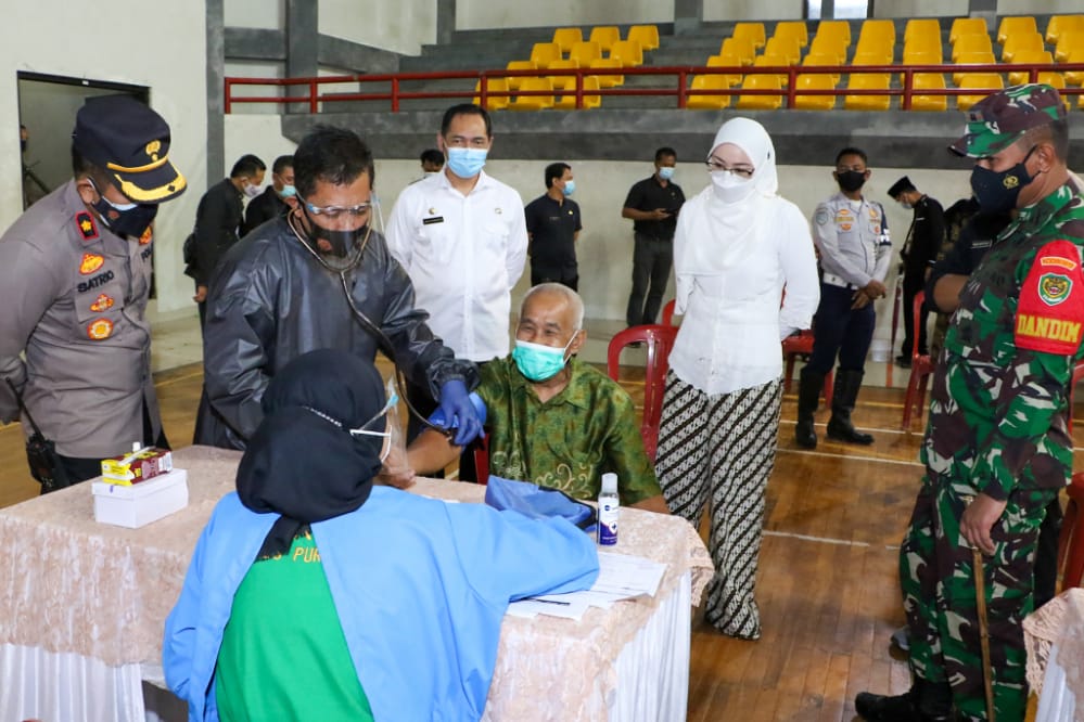 Forkopimda Purwakarta Pantau Pelaksanaan Vaksinasi Massal