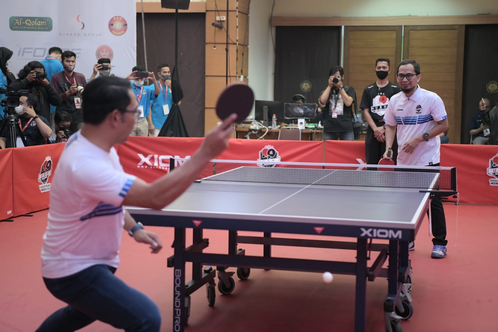 Ridwan Kamil-Ustaz Adi Hidayat Adu Skill Pingpong di UAH Super Series 2021