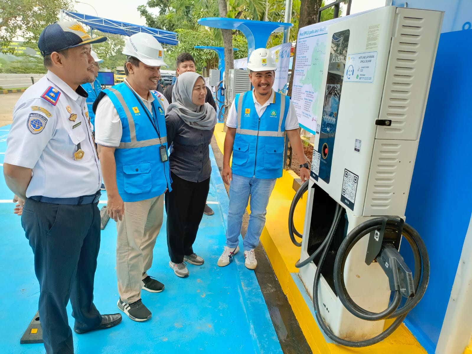 Jelang Idulfitri 1445 H, PLN UP3 Purwakarta Meresmikan 8 SPKLU Baru di Cipali dan Cipularang