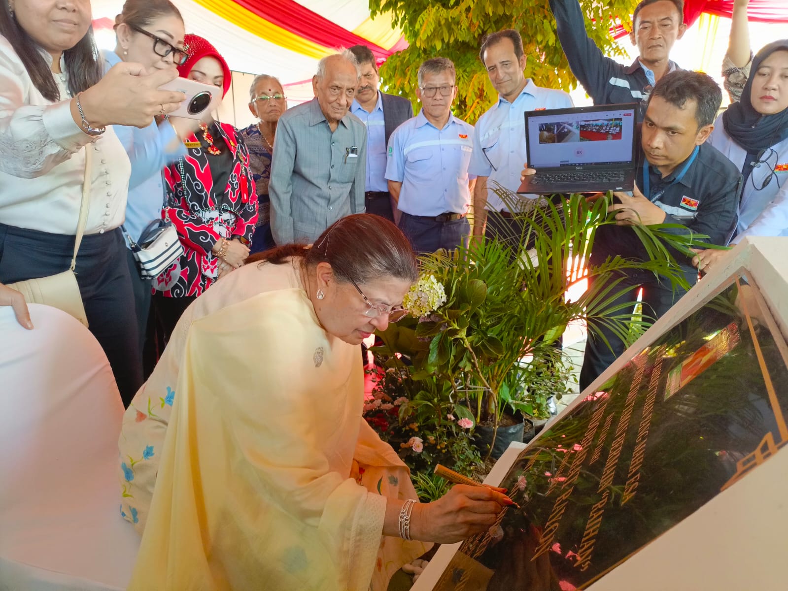 Smt. Rajashree Birla Resmikan Ruang Musik dan Bermain TK Raihan