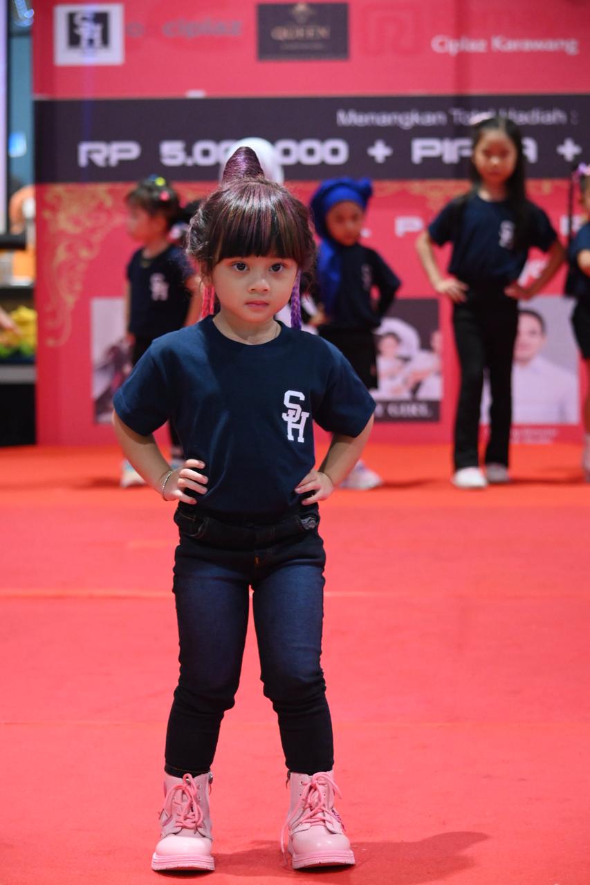 Arsyila Queen Kusuma Wijaya Anak Berprestasi Modeling Tingkat Kabupaten