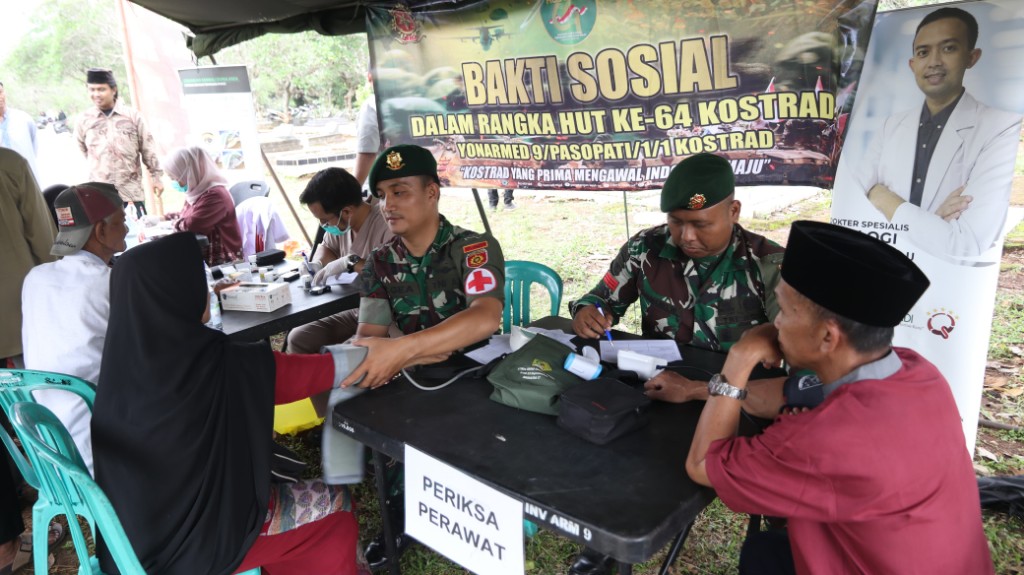 HUT ke 64 Kostrad, Yonarmed 9/Pasopati Terus Beraksi Melaksanakan Kegiatan Sosial Bagi Masyarakat Purwakarta